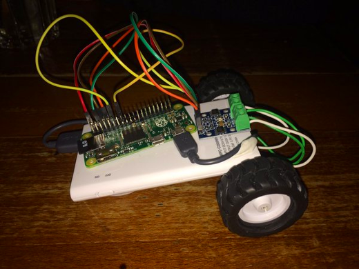 Pi Zero powered robot programmed with GPIO Zero and PyGame Zero